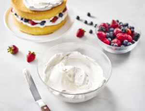 Glaçage à la meringue italienne à l'érable et aux canneberges