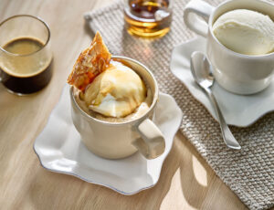 Café affogato avec pralines et sirop d’érable