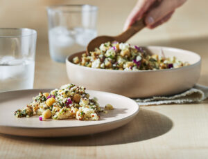 Salade de quinoa au féta, à la menthe et à l’érable